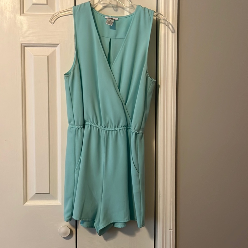 Mint romper with pockets!